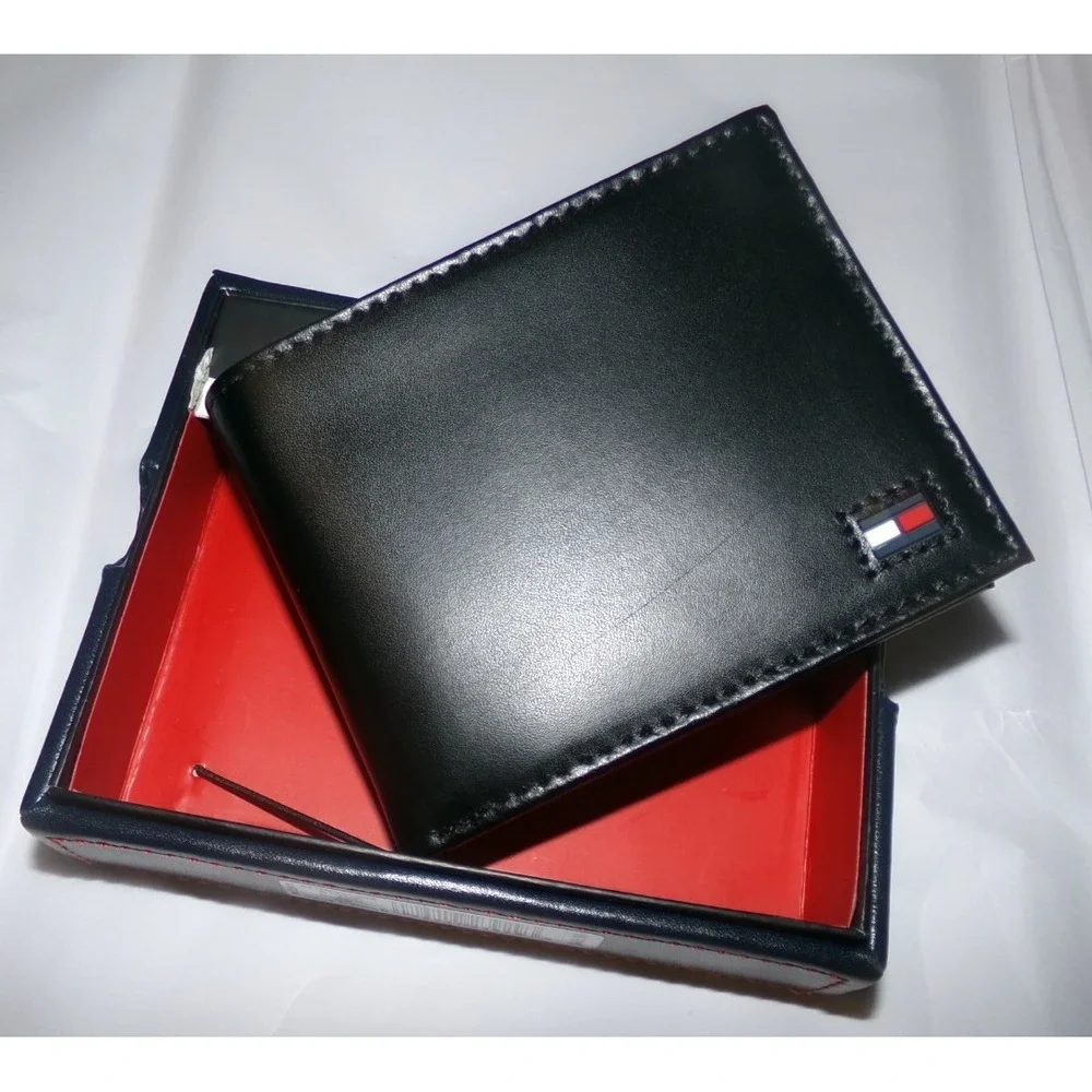 NIB Tommy Hilfiger Men's Bifold Leather Wallet~BLACK